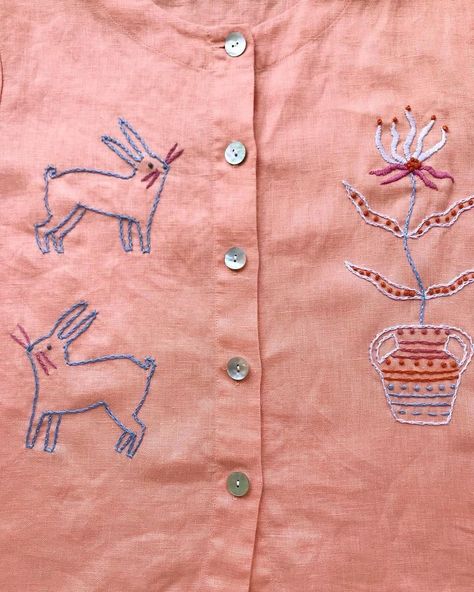 Madeleine Kemsley Illustration and Embroidery (@madeleine_illustration) • Photos et vidéos Instagram Fabric Paint And Embroidery, Surreal Embroidery, Madeleine Illustration, Clever Embroidery, Embroidered Tshirts, Embroidered Illustration, Embroidery Shirt, Illustration Photo, Embroidery Stitches Tutorial