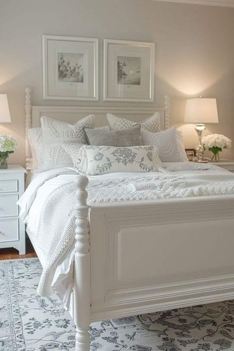 Bedroom With All White Furniture, Vintage Bedroom White Furniture, Modern White Bedrooms, White Bedroom Furniture Ideas, White Bedroom Walls, Bedroom Female, Minimalist White Aesthetic, White Furniture Bedroom, White Room Decor Bedroom