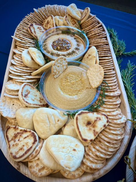 Another quick and easy idea, hummus and naan bread. Just add some crackers and it’s a healthy snack for adults. Naan And Hummus, Hummus And Crackers, Hummus And Naan, Hummus Crackers, Bread Display, Bbq Catering, Healthy Snacks For Adults, Naan Bread, Naan