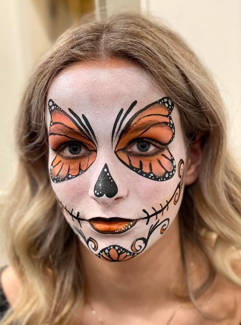 Butterfly Catrina Makeup, Calavera Face Painting, Dia De Los Muertos Face Paint Ideas Easy, Dia De Los Muertos Face Paint Ideas, Sugar Skull Face Paint Easy, Day Of The Dead Face Paint, Candy Skull Face Paint, Bodypating Ideas, Catrina Face Paint