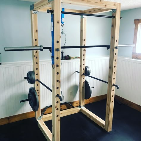 Homemade Squat Rack, Diy Gym Rack, Diy Squat Rack Wood, Squat Rack Diy, Diy Squat Rack, Diy Fitness Equipment, Diy Workout Equipment, Diy Power Rack, Homemade Gym Equipment