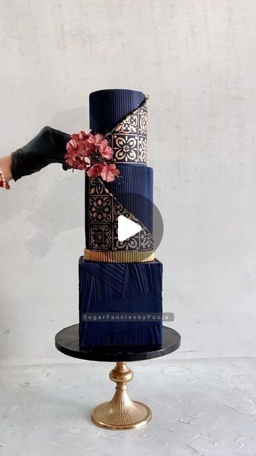 Square And Round Cake Tiers, Fondant Cake Designs Ideas, Blue And Gold Cake, Stencil Cake, Decor Tort, Tier Cakes, Black Fondant, Fondant Wedding Cakes, Cake Decoration Ideas