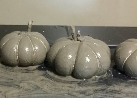 Diy Plaster Of Paris Pumpkins, Cement Pumpkins Diy, Concrete Pumpkins Diy, Cement Moulds, Cement Pumpkins, Concrete Pumpkins, Flower Stall, Cement Leaves, Concrete Molds Diy