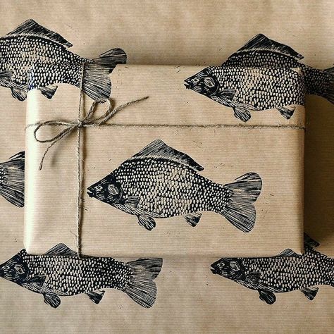 Fish Handprint, Fish Designs, Fish Wrap, Hello Kitty Tattoos, Lino Art, Folding Origami, Fishing Gifts, Lino Print, Brown Kraft