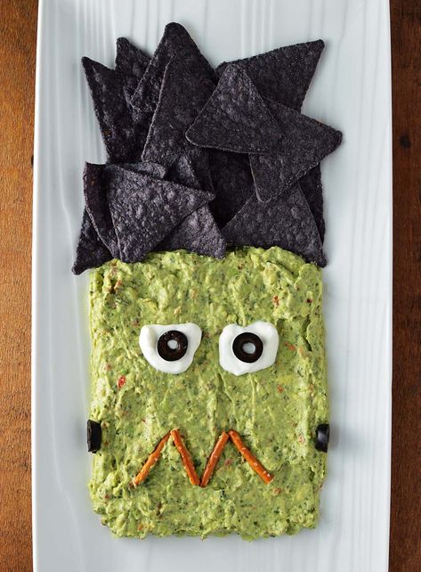 This Halloween we're dipping and ripping apart Guacamole Frankenstein! Frank is easily made in less than 15 minutes with homemade guacamole. Savory Halloween Food, Savoury Pancake Recipe, Halloween Dip, Vegan Pancake Recipes, Diy Mixes, Healthy Halloween Treats, Spooky Food, Recipes Family, Savory Pancakes