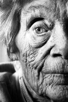 SUBJECT MATTER: Wrinkled skin- a symbol of human growth and development of life. The skin cells and general texture of the flesh evolves as time goes by. Old Age Makeup, Growth And Decay, Old Faces, Moisturizer For Oily Skin, Stage Makeup, Wrinkled Skin, Old Woman, Wow Art, Foto Art