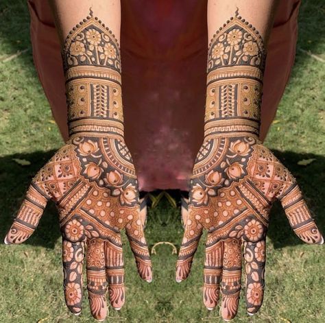 Mendi Design Simple Full Hand, Mahendi Designs For Wedding, Siders Mehendi Latest, Heavy Sider Mehndi, Bridesmaid Mendhi Design, Barva Mehandi Design, Sider Mahendi Design, Bridal Half Hand Mehndi Designs, Half Hand Indian Mehndi Design