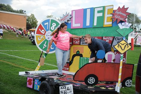 Homecoming Parade Floats, Prom Games, Life Board Game, Board Game Themes, Homecoming Floats, Board Game Party, Post Prom, Homecoming Parade, Boat Parade