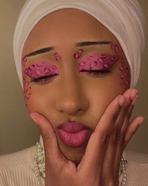 The leopard trend but in pink 🥰 #leopard #makeup #explorepage #explore #fyp #trend #trendingreels #viralvideos #makeupideas p How To Do Leopard Print Makeup, Pink Panther Makeup, Leapord Makeup Looks, Pink Leopard Print Makeup, Panther Makeup, Leapord Makeup Looks Halloween, Leopard Print Makeup, Leapord Halloween Make Up, Leopard Makeup