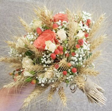 Wheat Wedding Bouquet, Wheat Wedding Decorations, Wheat Bouquet, Prom Flowers Bouquet, Wheat Wedding, Rose Centerpieces, Sunflower Bouquets, Prom Flowers, Wedding Flowers Summer