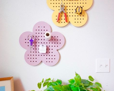 ShopCuriousHNL - Etsy Colorful Wood Art, Peg Board Decor, Yarn Pegboard, Cute Pegboard Ideas, Peg Board Aesthetic, Sand Display, Craft Bedroom, Pegboard Craft Room, Pegboard Display