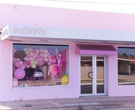 Party Store Display Ideas, Balloon Store Interior, Party Shop Interior, Boutique Office Design, Event Rentals Showroom, Sewing Office Room, Balloon Store, Balloon Bar, Gift Shop Interiors