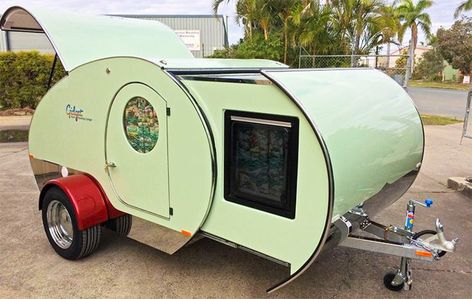 Tiny Restroom, Eriba Puck, Teardrop Camper Plans, Best Travel Trailers, Camping Things, Small Camper Trailers, Small Camping Trailer, Teardrop Camping, Small Caravans