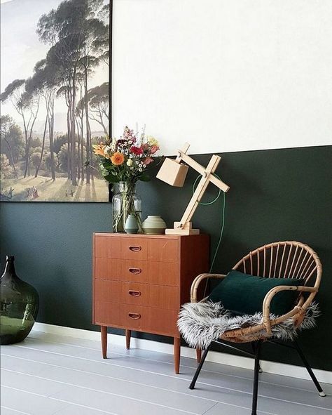 Half Painted Wall, Half Painted Walls, Modern Home Decor Living Room, Walls Living Room, Interior Design Per La Casa, Painted Floor, Painted Walls, Green Walls, Vintage Interior