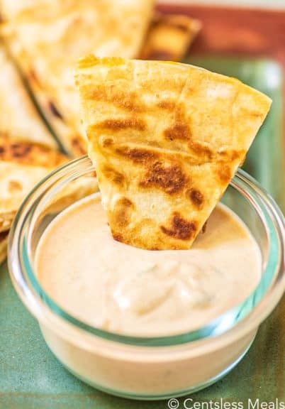 Fajita Dipping Sauce, Taco Bell Quesadilla Sauce, Quesadilla Sauce, Taco Bell Quesadilla, Steak Quesadilla, Copycat Taco Bell, Quesadilla Recipes Easy, Taco Bell Recipes, Quesadilla Recipe