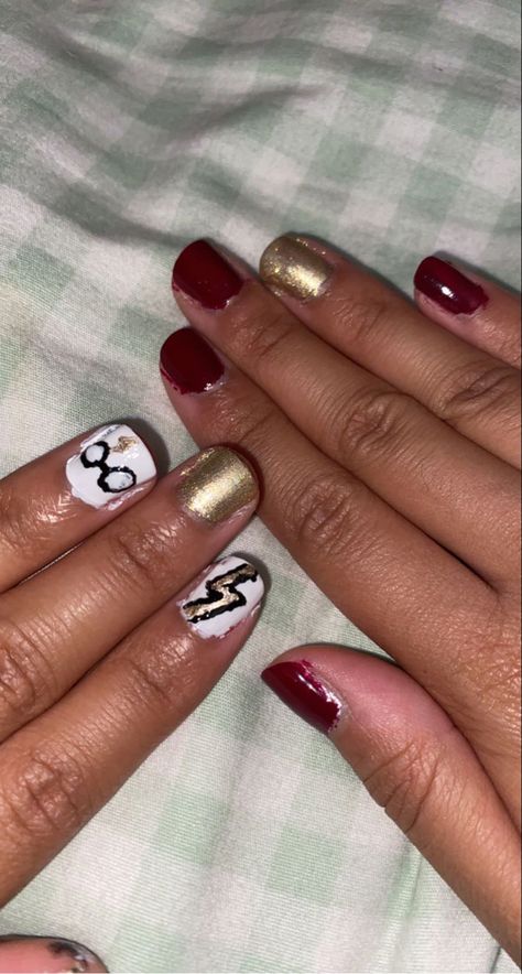 Harry Potter Gryffindor nails cute Harry Potter Nails Gryffindor, Gryffindor Nails, Hp Nails, Potter Nails, Harry Potter Nails, Nails Cute, Harry Potter Gryffindor, Acrylic Nail Designs, Nail Ideas