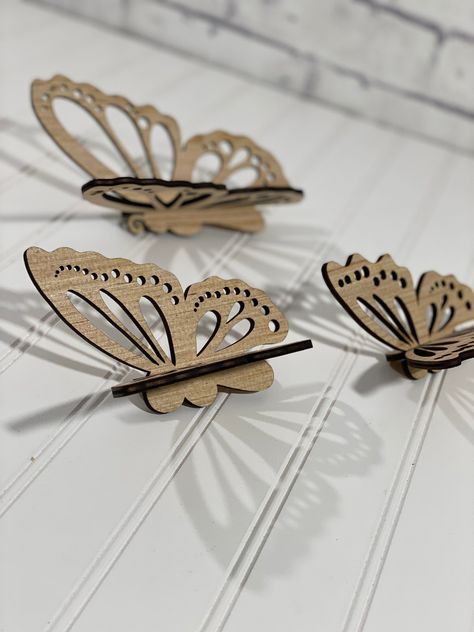 These 3D butterflies are so much fun and so adorable! So many ways to add these into your home decor or a perfect gift for any occassion. You will receive an unpainted / unassemble project. Finished pieces in photos are for reference only. Order yours now and get your paint and brushes ready and we will get yours ready and on its way. Lazer Cut Designs, Wood Laser Cut Ideas, Laser Cut Wood Projects, Laser Cut Gift Ideas, Laser Cut Gifts, Laser Cut Templates, Lézervágott Fa, Mdf Art, Single Butterfly