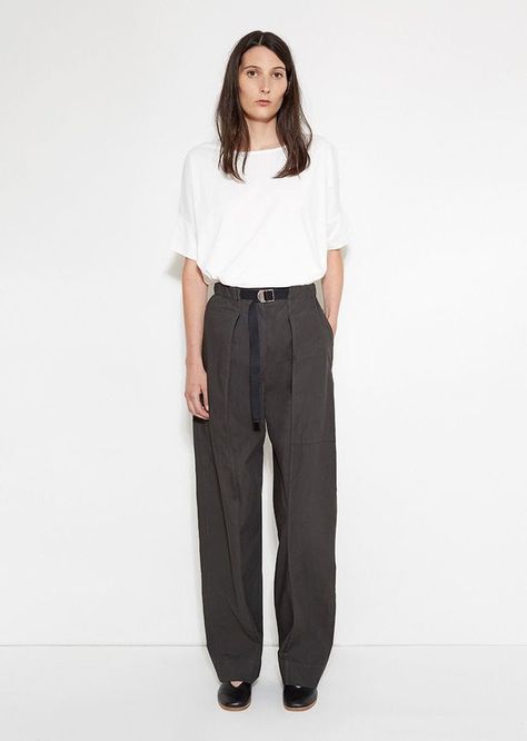 Buckle Pants, Pleated Pant, Christophe Lemaire, Outfit Formulas, Wardrobe Tips, Outfits Chic, Nice Style, Minimal Chic, Pleated Pants