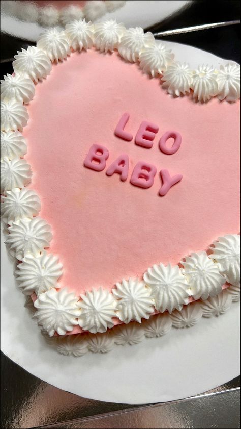 Birthday Cake Leo, Birthday Cake For Girl, 27th Birthday Cake, 27 Birthday Ideas, Moon Reading, Leo Birthday, Custom Birthday Cakes, Funny Birthday Cakes, Mini Cakes Birthday