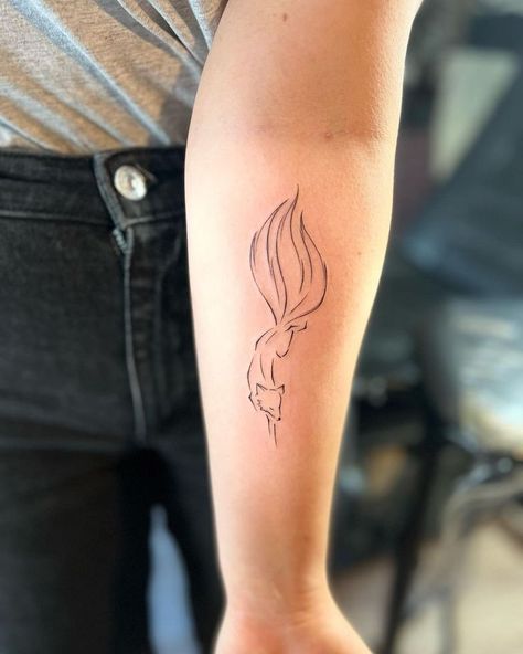 Small Fox Tattoo, Red Fox Tattoos, Fox Tattoo Design, Tattoo Artists Near Me, Fox Tattoo, Discreet Tattoos, Art Tattoos, Elegant Tattoos, Little Tattoos