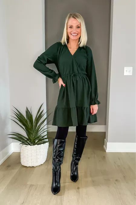 Perfect holiday party outfit! Green flowy dress paired with black tall boots and tights. Dresses With Boots Outfits, Dress With Black Boots, Green Flowy Dress, Black Tall Boots, Black Boots Tall, Style Inspiration Winter, Holiday Party Outfit, Flowy Dress, Boots Outfit