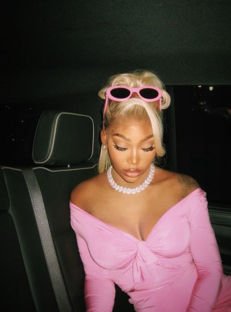 Summer Walker In Pink, R&b Aesthetic, Summer Walker, Pink Palette, Pink Life, Ice And Spice, Female Rappers, Black Barbie, Feminine Aesthetic