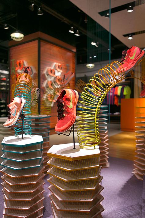 Nike Indonesia Seasonal Campaign - Nike Free Flyknit on Behance Nike Product Display, Nike Window Display, Shoes Displays, Nike Display, Nike Retail, Podium Design, 3d Signage, Shop In Shop, Shoe Advertising