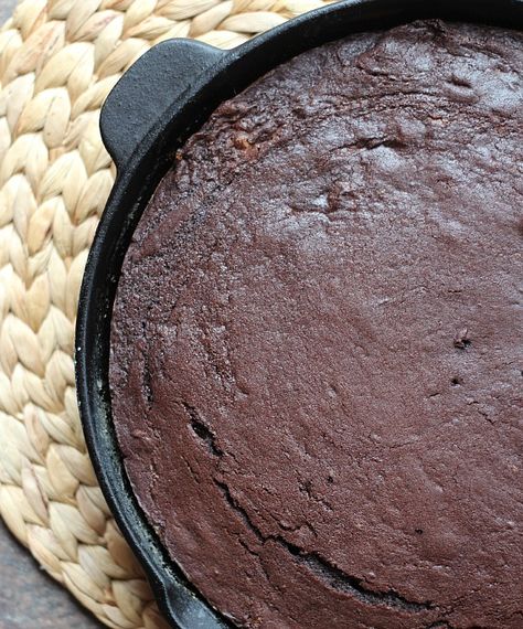 Skillet Chocolate Cake Chocolate Skillet Cake, Ambrosia Cake, Cookies And Cups, Skillet Cake, Chocolate Cake Cookies, Iron Skillet Recipes, Cast Iron Skillet Recipes, Chocolate Butter, Half Baked