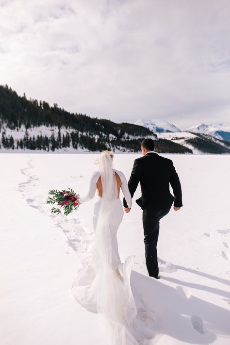 Snowboarding Wedding, Elope Colorado, Dolomites Elopement, Snowboard Wedding, Eloped Wedding, Private Elopement, Snowy Elopement, Elopement Winter, Dillon Colorado