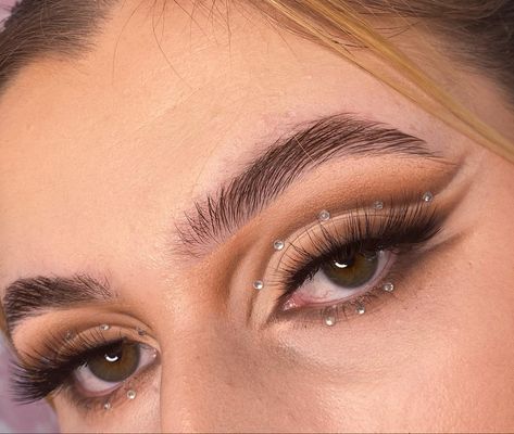 Eyeshadow, brown cut crease, double Smokey liner, brown cut crease with rhinestones Double Cut Crease Eye Makeup, Cutcrease Eyemakeup, Double Eyeliner, Cut Crease Eye Makeup, Cut Crease Eyeshadow, Maquillage Yeux Cut Crease, Cut Crease Eye, Rhinestone Makeup, Eye Makeup Techniques