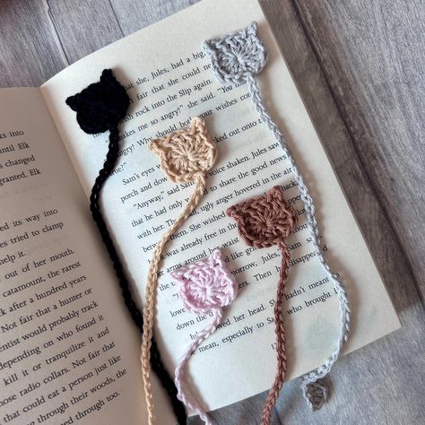 Corner Crochet Bookmark, Knitted Book Marks, Crochet Bookmarks For Men, Simple Crochet Bookmarks Free Patterns, Free Crochet Patterns Bookmarks, Crochet Cat Bookmarks Free Patterns, Crochet Bookmark For Men, Crochet Gifts Small, Crochet Cat Bookmark