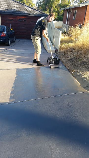 Diy Concrete Driveway, Driveway Paint, Paint Concrete Patio, Diy Carport, Concrete Resurfacing, Painted Concrete Floors, Paving Design, Concrete Walkway, Driveway Design