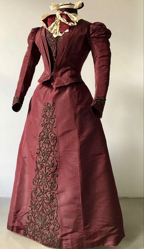 🇫🇷 1895 1895 Dress, 1890 Dress, 1890s Dress, Early 20th Century Fashion, Charles Frederick Worth, Vintage Attire, Walking Dress, Victorian Era Fashion, 19th Century Clothing