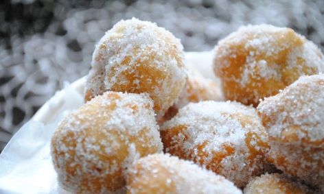 Sfinci Recipe (Traditional Sicilian Donuts) | This is Italy Italian Pizza Dough Recipe, Italian Pastries, Sicilian Recipes, Fried Dough, Delicious Donuts, Italian Cookies, How To Make Pizza, Pizza Recipes Dough, Italian Desserts