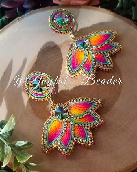 Powwow Beadwork, Indigenous Jewelry, Indigenous Beadwork, Beaded Medallion, Powwow Regalia, Beadwork Ideas, Indian Beadwork, Beautiful Beaded Earring, Seed Bead Jewelry Patterns