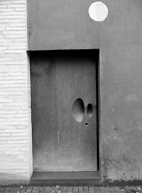 Gouged And Sculpted Door Handle (Holes In Walls) Kolumba Museum, Peter Zumthor, Door Detail, Open Door, Entrance Doors, The Doors, Door Knobs, Door Design, Architecture Details