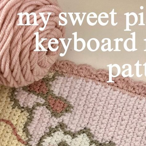 erin ౨ৎ on Instagram: "౨ৎ here is my grid pattern for the my sweet piano keyboard mat !! (reposted bcs there was a mistake in my last post)  🖇️ jade’s youtube video : https://youtu.be/qV2HD1Hzz8c?feature=shared (i’m not sure if it helped make it look better but i did it anyways bcs doing the regular yarn colour change method made the piece look pretty wonky)   NOTE : before you line the back with fabric, i highly recommend steaming/blocking your piece first otherwise it won’t sit on your desk nice   i hope this makes sense i don’t write patterns often ;-; there’s a lot of resources on youtube which explain how to use grid patterns but i found @mahumcrochets video very useful 🤍  #crochet #crochettapestry #crochetpattern #freecrochetpattern #gridpattern #sanrio #mysweetpiano" Sanrio Crochet Grid, Cinnamoroll Tapestry Crochet, Crochet Desk Mat, Crochet Piano, My Sweet Piano Crochet, My Sweet Piano Crochet Pattern, Crochet Keyboard Mat, Piano Crochet Pattern, My Melody Crochet Grid