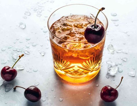 Vieux Carre Cocktail Recipe, Whiskey Mixed Drinks, Best Rye Whiskey, Cognac Cocktail, Thanksgiving Cocktail Recipes, Brandy Cocktails, Whiskey Recipes, Hot Cocktails, Cocktails To Try