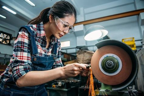 It's #WomensHistoryMonth2018 , Learn About Some Amazing Women and How They Impacted the Manufacturing Industry. #wecandoit #manufacturing Manufacturing Photography, Dark Green Vegetables, Anti Glare Glasses, Eye Sight Improvement, Eye Exercises, Simple Eye, Vision Problems, Safety Goggles, Pretty Females