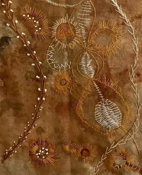 Copper Embroidery Work, Rust Embroidery, Rusted Fabric Art, Fall Slow Stitching, Rust Printing Fabric, Eco Printing Textiles, Boro Stitching, Bee Embroidery, Abstract Embroidery