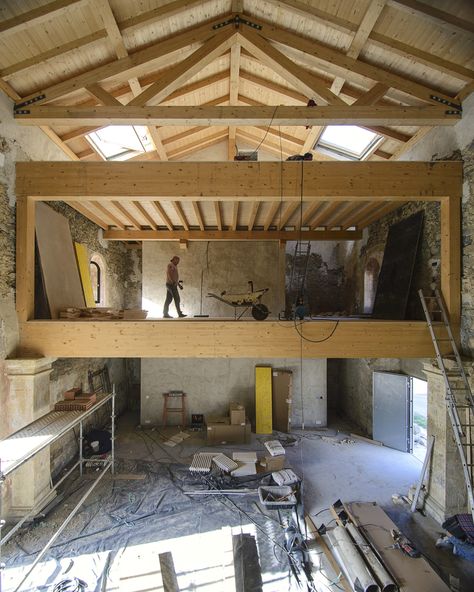 Gallery of Tas's Church / Garmendia Cordero Arquitectos - 22 Barn Kitchen, Eco House, Barn Style, Small Home, House In The Woods, Interior Design Kitchen, Interior Details, Living Room Kitchen, Country House