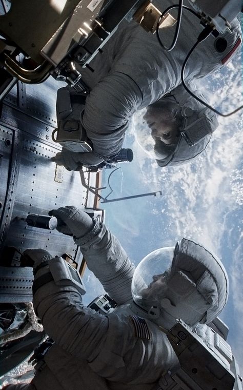 Gravity (2013) Space Cinematography, Blue Cinematography, Gravity Film, Gravity Movie, Gravity 2013, Cinema Lighting, Film Shots, Space Project, Film Ideas