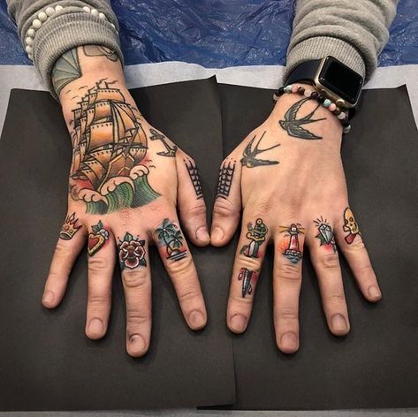 Biblical Traditional Tattoo, Back Of Hand Tattoos, Traditional Hand Tattoo, Tato Tradisional, Knuckle Tattoos, Hand And Finger Tattoos, Old Tattoos, Finger Tattoo, Hand Tattoos For Guys