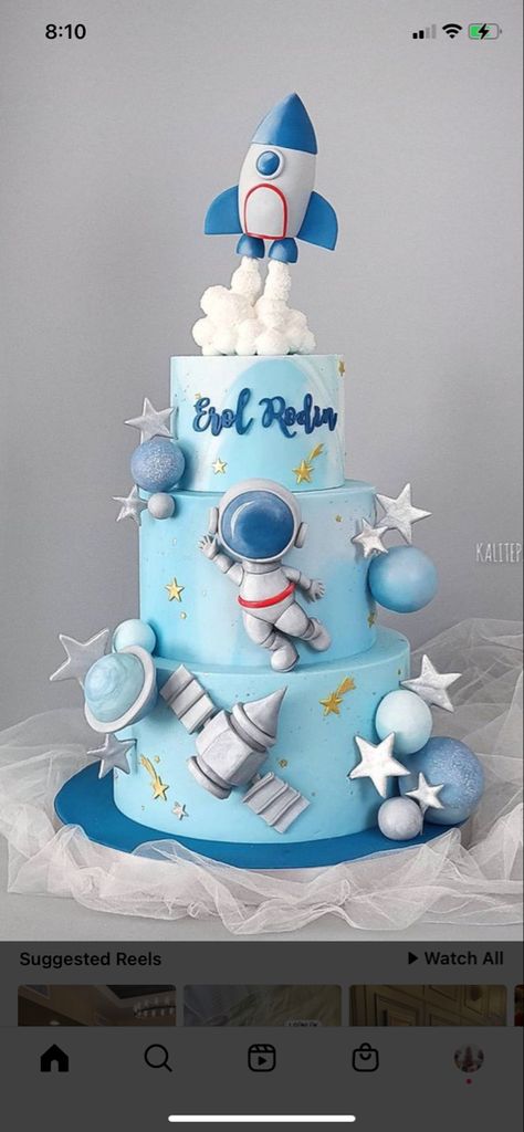 Astronaut 1st Birthday Cake, Astraunot Cake Design, Space Shower Theme, Space Theme Cake Ideas, Astronaut Baby Shower Cake, Astronaut Cake Ideas, Space Themed Cakes, Space Theme Cakes, Space 1st Birthday Cake