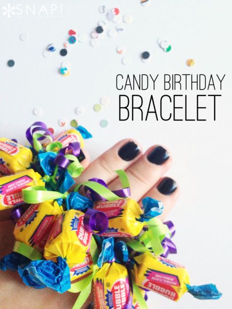 Candy-Birthday-Bracelet  -- easy, cute, and inexpensive party favors. I think bigger girls would enjoy making them at the party themselves! Candy Grams, Candy Bracelet, Candy Birthday, Classroom Treats, Candy Bouquets, Candyland Party, Favors Ideas, Candy Crafts, Birthday Bracelet