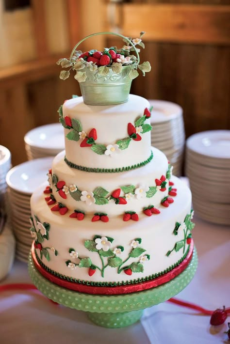 Strawberry Wedding Cakes, Wedding Strawberries, Pretty Wedding Cakes, Cake Wrecks, Creative Wedding Cakes, Wedding Cake Pictures, Strawberry Party, Tiered Cake, Cherry Cake