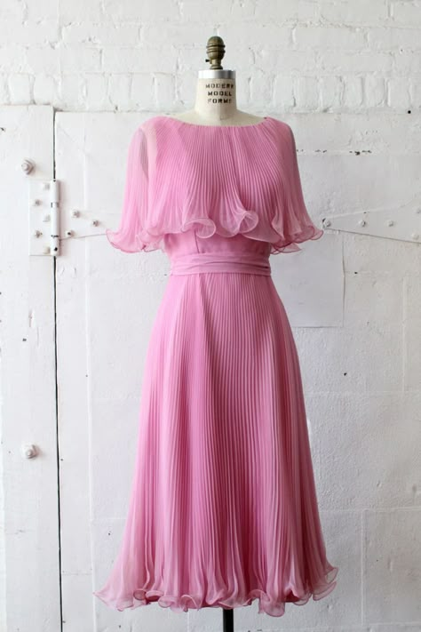 Chiffon Capelet Dress Vintage, 70s Pleated Dress, Chiffon Pleated Dress, Pleated Dress Midi, Party Dress Midi, Chiffon Maxi Dresses, Pink Flowy Dress, Flowy Chiffon Dress, Sheer Chiffon Dress