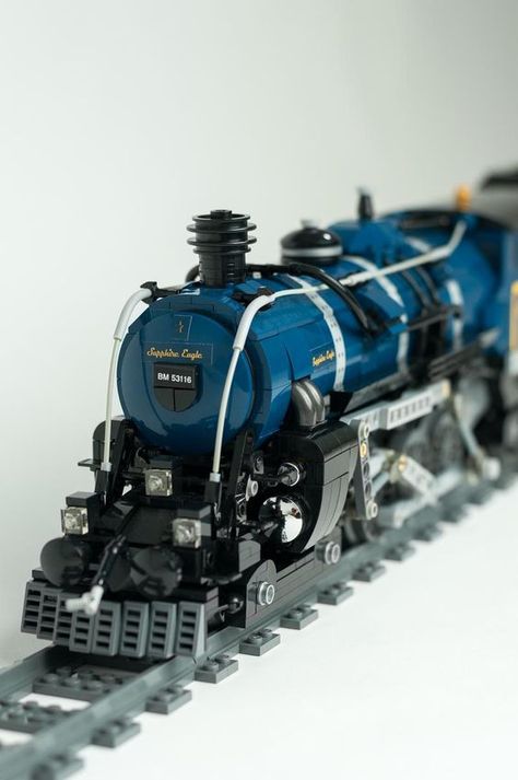 Lego Train Tracks, Lego City Train, Lego Wall, Lego Train, Lego Sculptures, Lego Modular, Lego Mechs, Lego Trains, Lego Inspiration