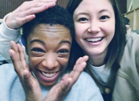 Soso And Poussey, Samira Wiley Poussey, Oitnb Cast, Kimiko Glenn, Samira Wiley, It Couple, Alex And Piper, Big Friends, Marvel Photo