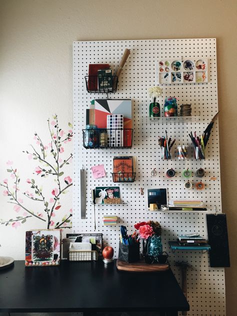 Apartment For Two, Painted Pegboard, Space Things, Drawer Decor, Board Organization, Peg Boards, Tiny Desk, Art And Craft Supplies, Pegboard Organization